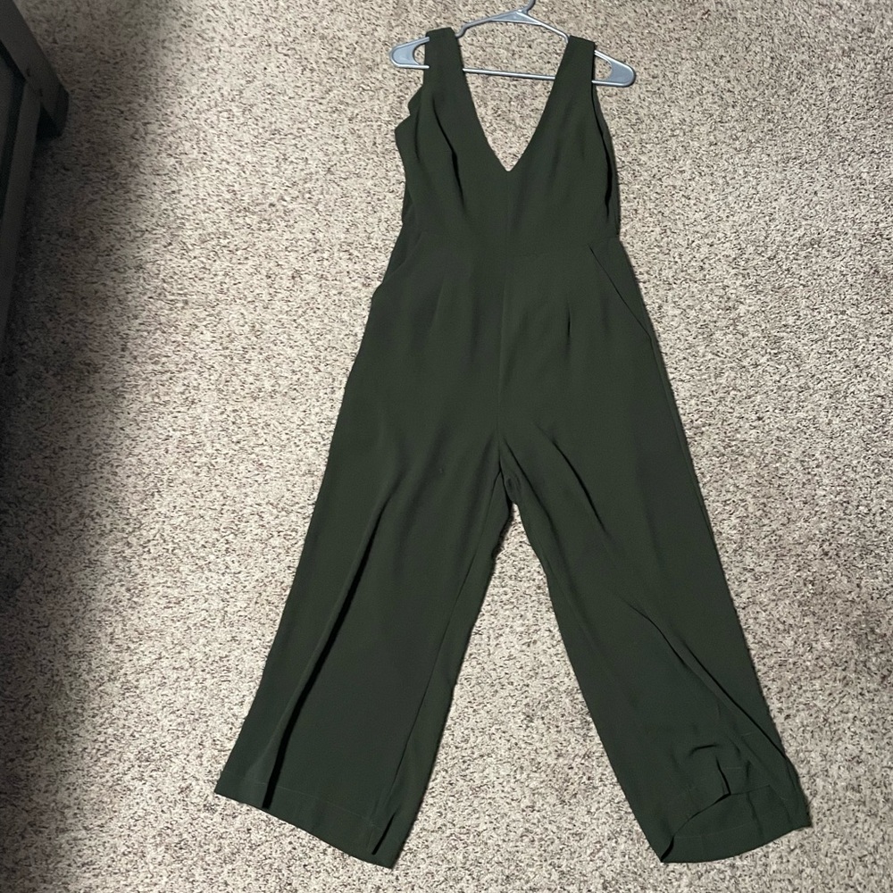 Womens olive green jumpsuit. Worn for a wedding. Super cute. Size medium
